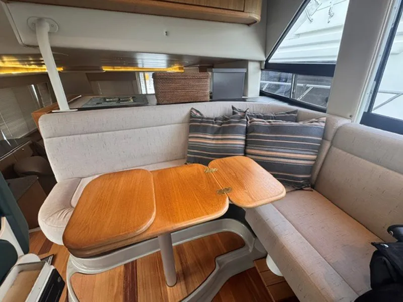 Slide: The Image of Bayliner 5288 Pilot House Motoryacht 2000 - 8221140
