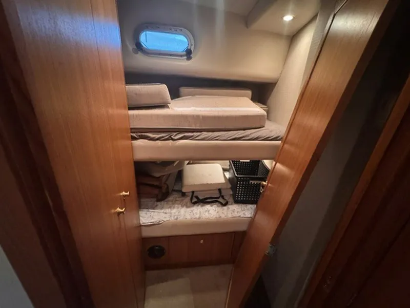 Slide: The Image of Bayliner 5288 Pilot House Motoryacht 2000 - 8221158