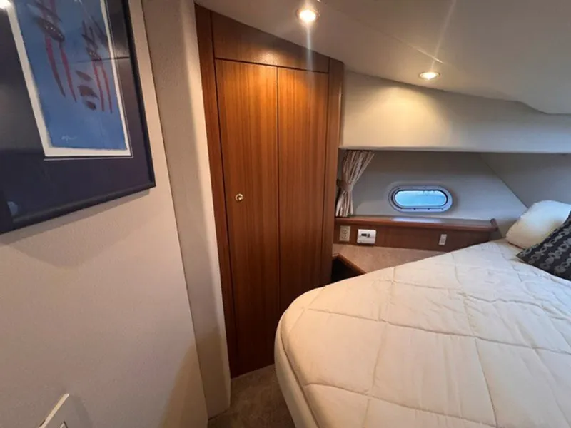Slide: The Image of Bayliner 5288 Pilot House Motoryacht 2000 - 8221156