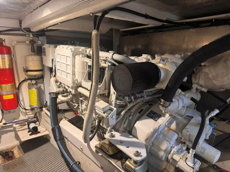 Slide: The Image of Bayliner 5288 Pilot House Motoryacht 2000 - 8221162