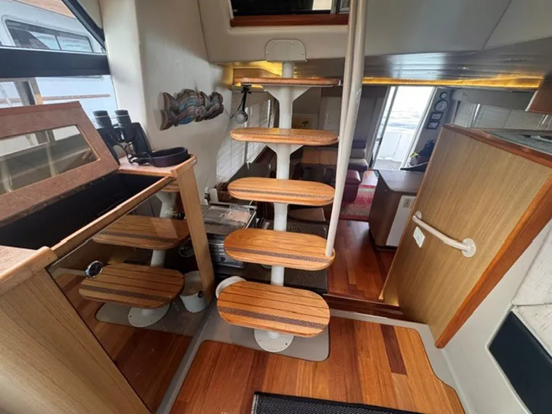 Slide: The Image of Bayliner 5288 Pilot House Motoryacht 2000 - 8221141