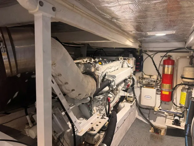 Slide: The Image of Bayliner 5288 Pilot House Motoryacht 2000 - 8221161