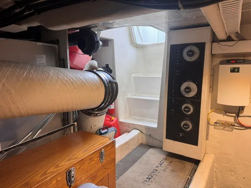 Slide: The Image of Bayliner 5288 Pilot House Motoryacht 2000 - 8221160