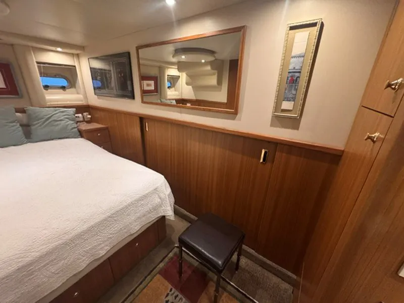 Slide: The Image of Bayliner 5288 Pilot House Motoryacht 2000 - 8221152