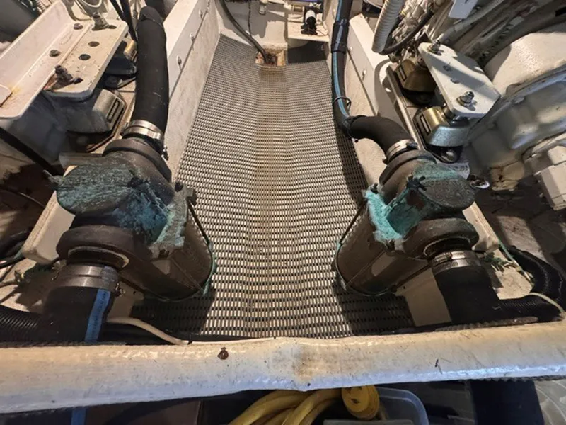 Slide: The Image of Bayliner 5288 Pilot House Motoryacht 2000 - 8221163
