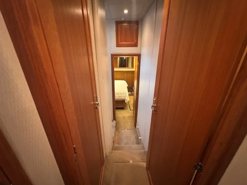 Slide: The Image of Bayliner 5288 Pilot House Motoryacht 2000 - 8221154
