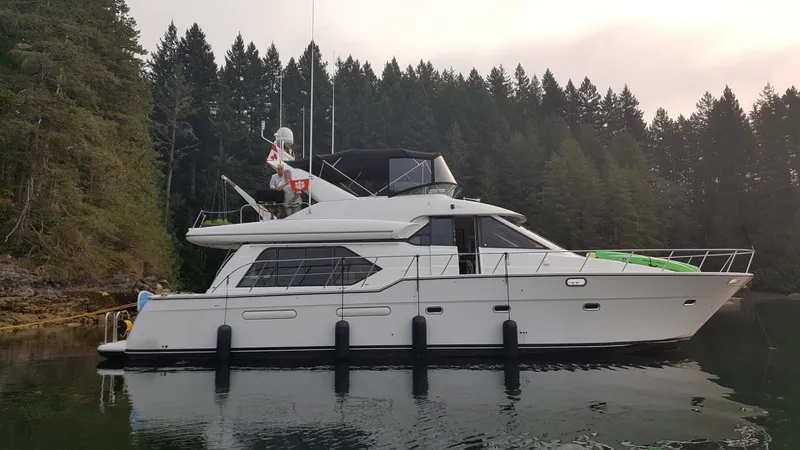 The Image of Bayliner 5288 Pilot House Motoryacht 2000 - 8221123
