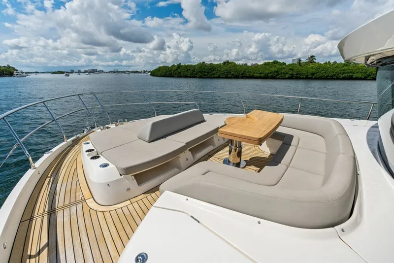 Slide: The Image of Absolute Navetta 64 2023 - 8232258