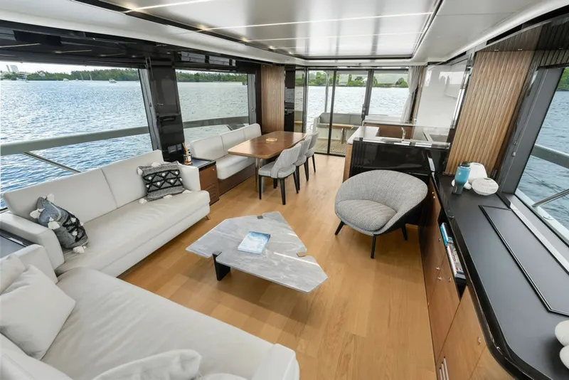 Slide: The Image of Absolute Navetta 64 2023 - 8232272