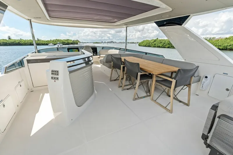 Slide: The Image of Absolute Navetta 64 2023 - 8232234