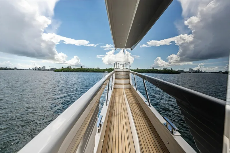Slide: The Image of Absolute Navetta 64 2023 - 8232254