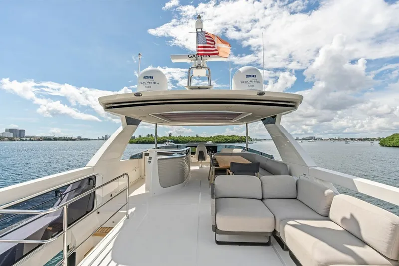 Slide: The Image of Absolute Navetta 64 2023 - 8232225
