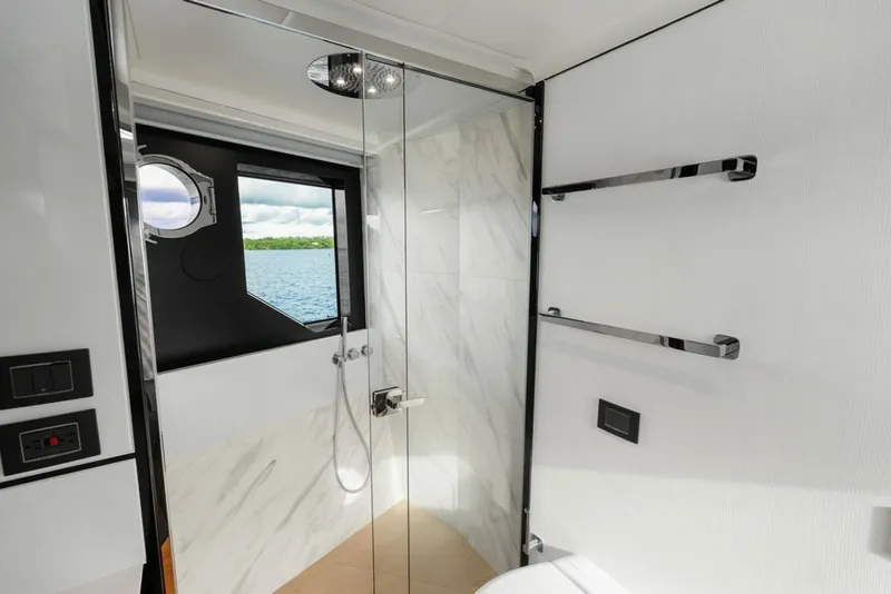 Slide: The Image of Absolute Navetta 64 2023 - 8232292