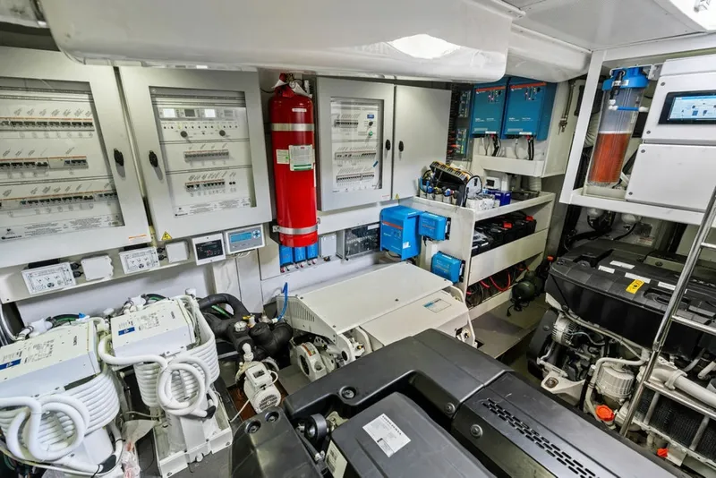 Slide: The Image of Absolute Navetta 64 2023 - 8232323