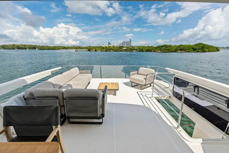 Slide: The Image of Absolute Navetta 64 2023 - 8232246