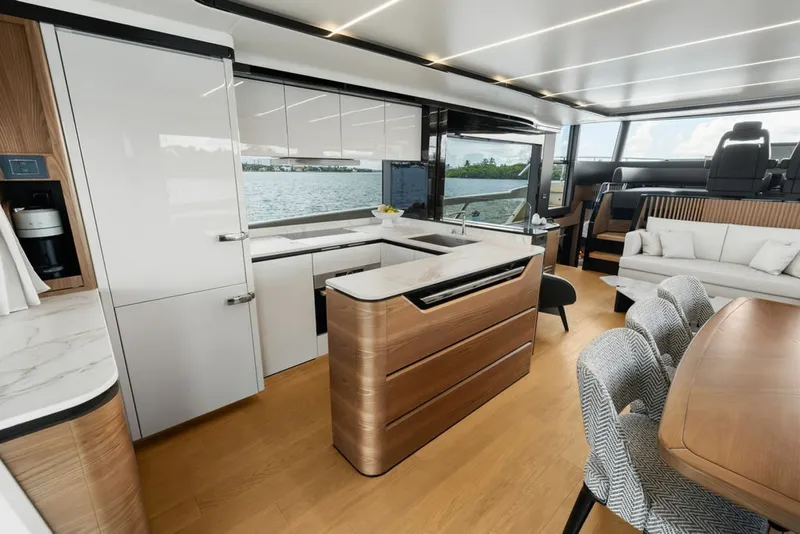 Slide: The Image of Absolute Navetta 64 2023 - 8232265