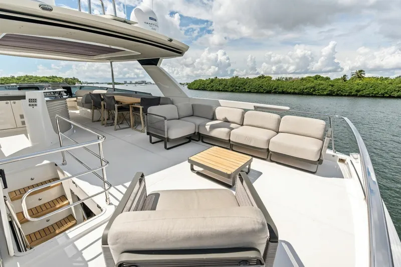Slide: The Image of Absolute Navetta 64 2023 - 8232226