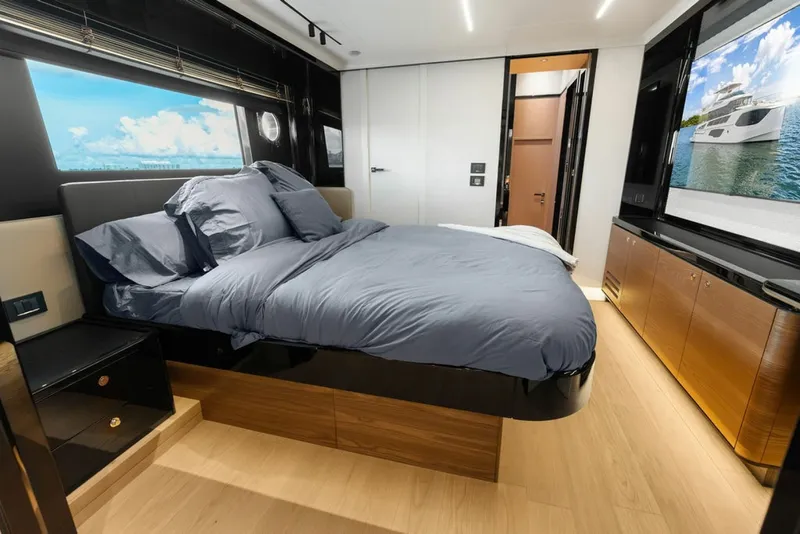 Slide: The Image of Absolute Navetta 64 2023 - 8232298