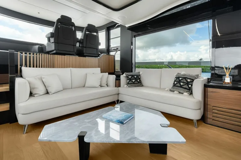 Slide: The Image of Absolute Navetta 64 2023 - 8232276