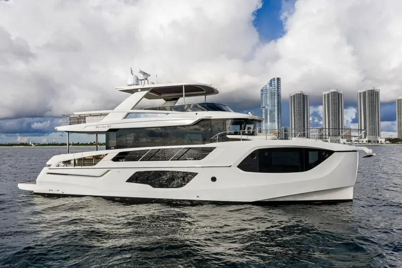 Slide: The Image of Absolute Navetta 64 2023 - 8231828
