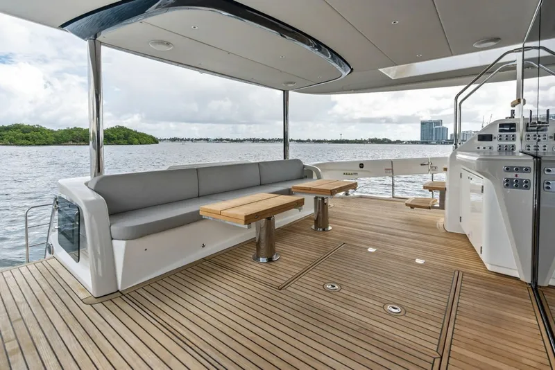 Slide: The Image of Absolute Navetta 64 2023 - 8232248