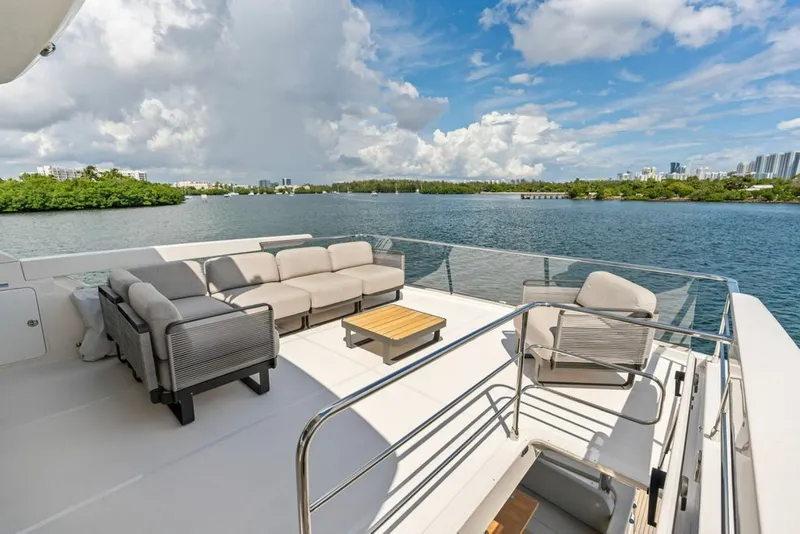 Slide: The Image of Absolute Navetta 64 2023 - 8232243