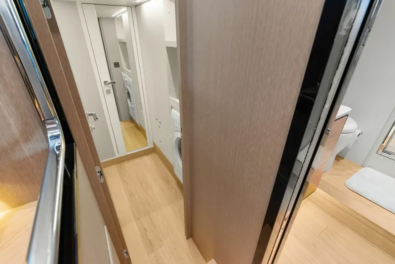 Slide: The Image of Absolute Navetta 64 2023 - 8232306