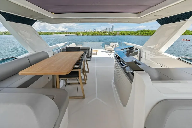 Slide: The Image of Absolute Navetta 64 2023 - 8232238
