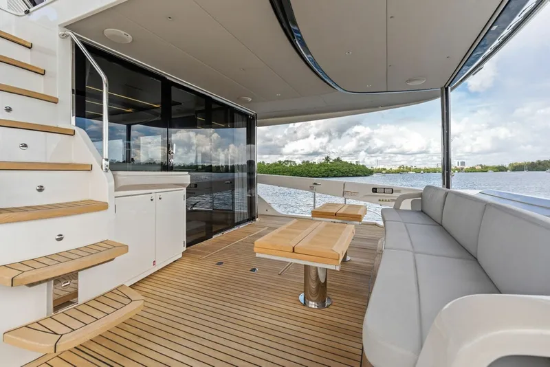 Slide: The Image of Absolute Navetta 64 2023 - 8232250