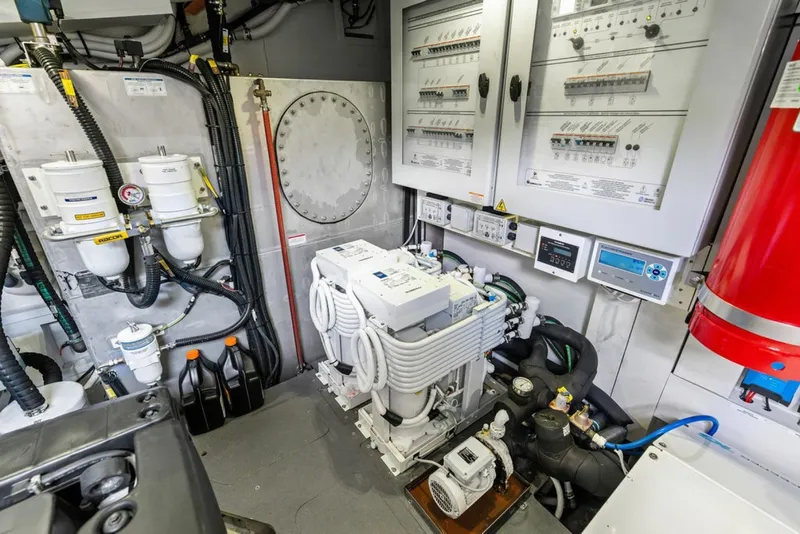 Slide: The Image of Absolute Navetta 64 2023 - 8232314