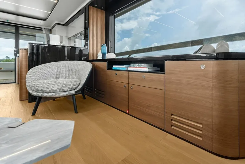Slide: The Image of Absolute Navetta 64 2023 - 8232277