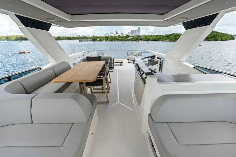 Slide: The Image of Absolute Navetta 64 2023 - 8232229