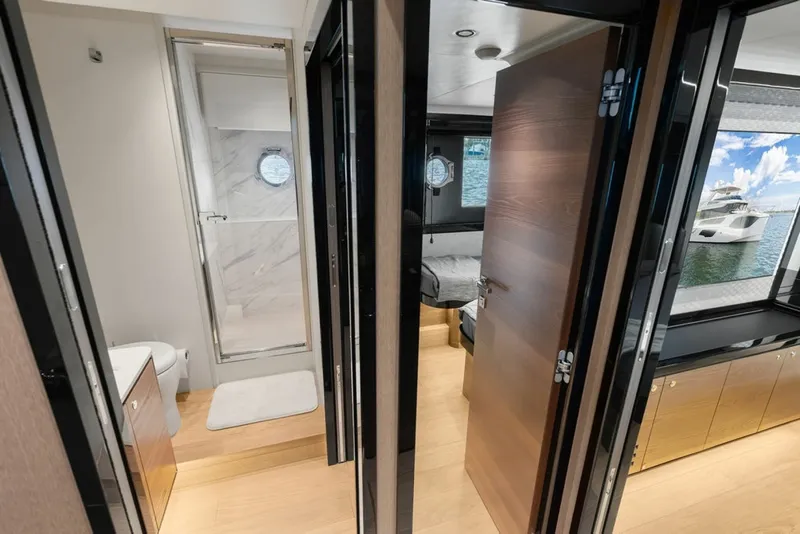 Slide: The Image of Absolute Navetta 64 2023 - 8232302