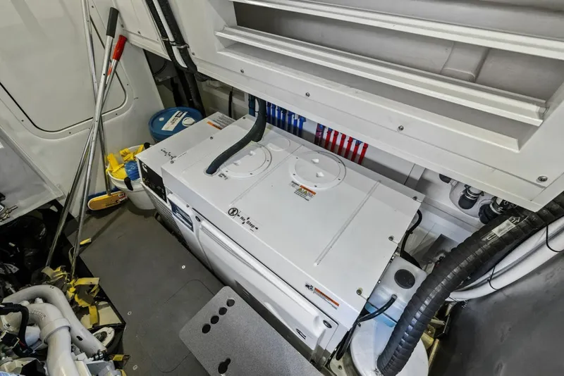 Slide: The Image of Absolute Navetta 64 2023 - 8232321