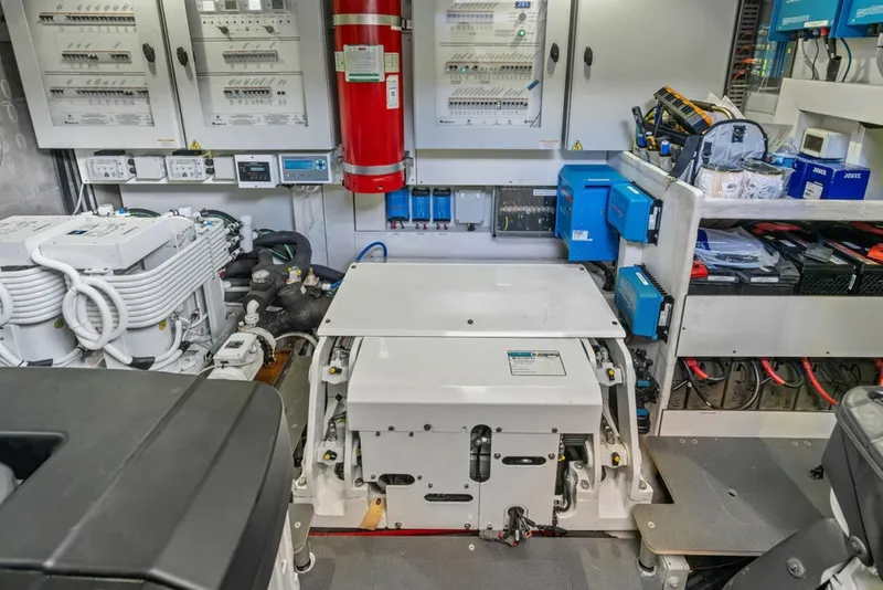 Slide: The Image of Absolute Navetta 64 2023 - 8232313