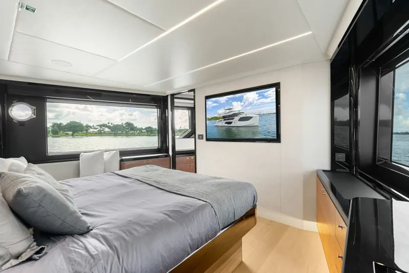 Slide: The Image of Absolute Navetta 64 2023 - 8232287