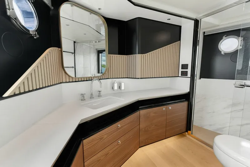 Slide: The Image of Absolute Navetta 64 2023 - 8232291