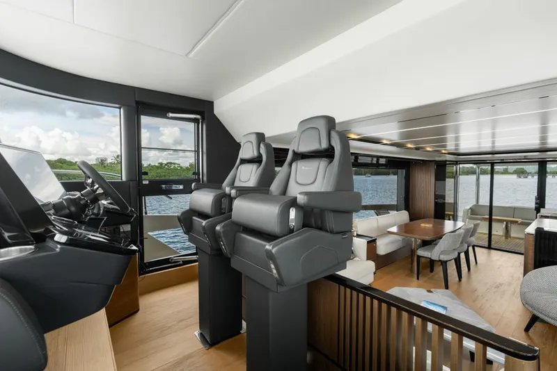 Slide: The Image of Absolute Navetta 64 2023 - 8232279