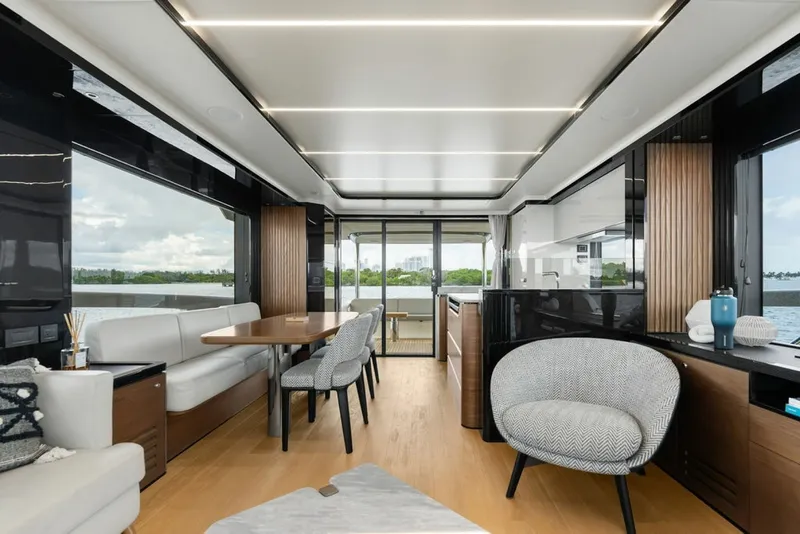 Slide: The Image of Absolute Navetta 64 2023 - 8232270