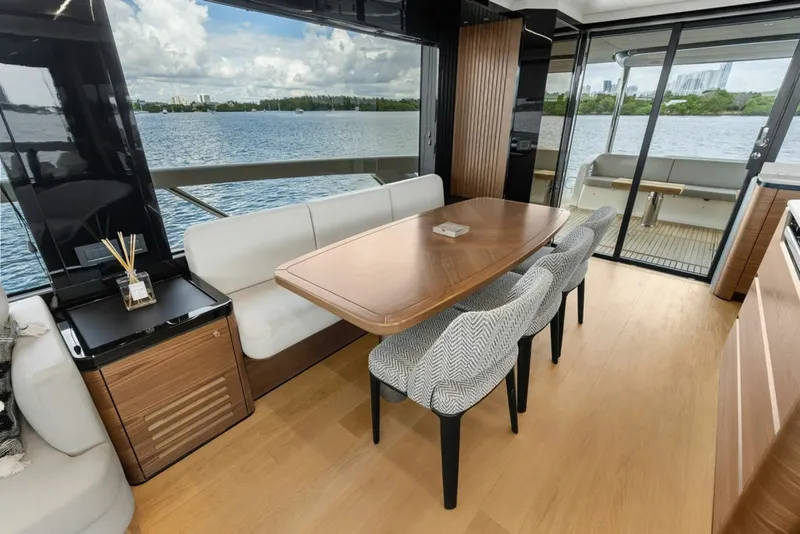 Slide: The Image of Absolute Navetta 64 2023 - 8232273
