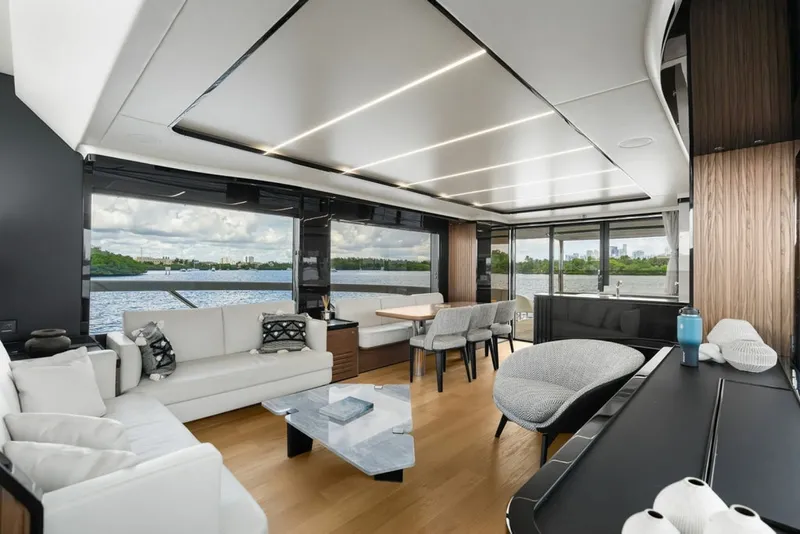 Slide: The Image of Absolute Navetta 64 2023 - 8232271