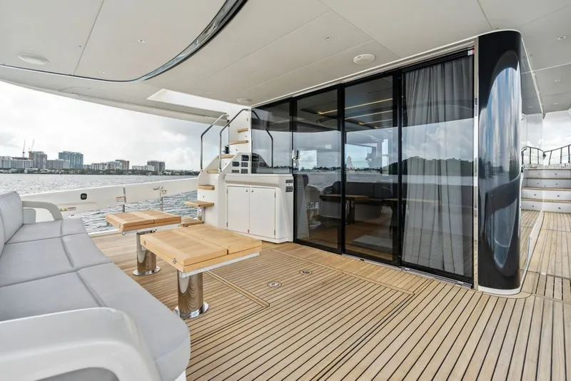 Slide: The Image of Absolute Navetta 64 2023 - 8232249