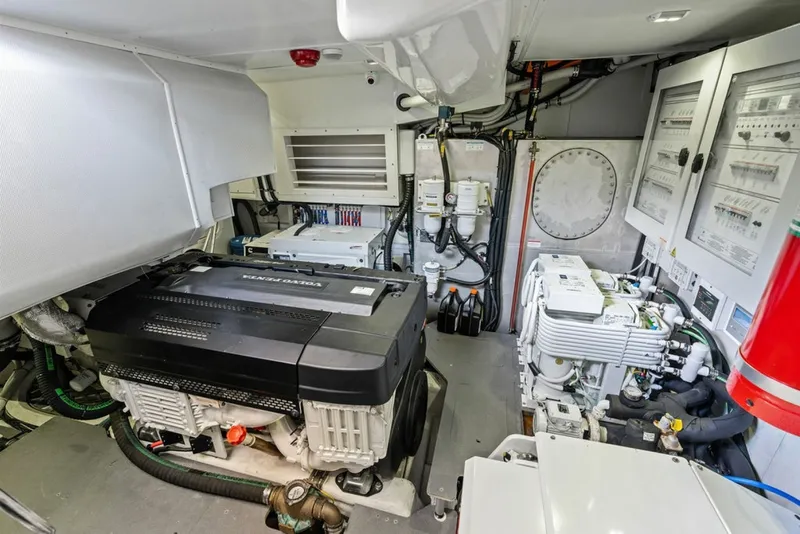 Slide: The Image of Absolute Navetta 64 2023 - 8232319