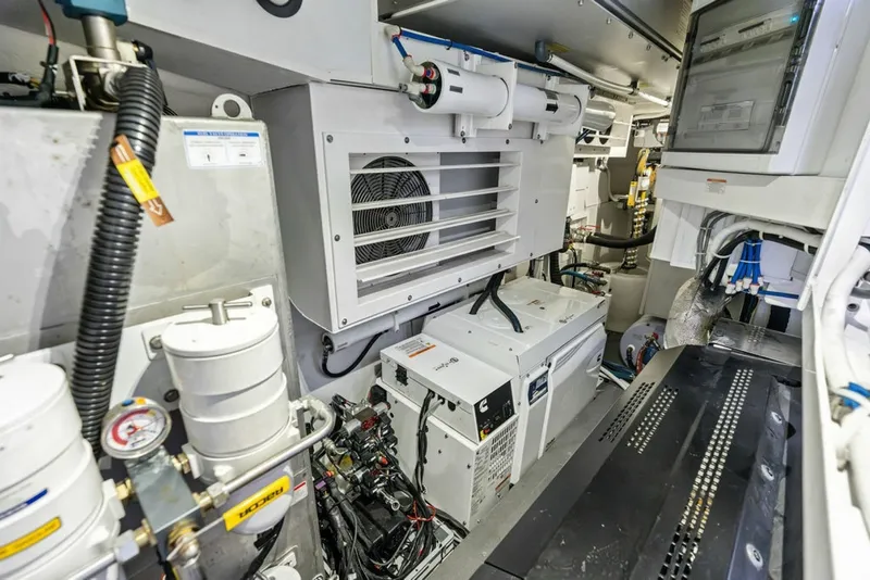 Slide: The Image of Absolute Navetta 64 2023 - 8232318