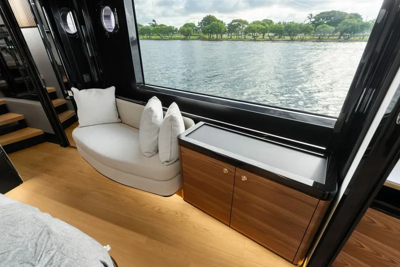 Slide: The Image of Absolute Navetta 64 2023 - 8232289