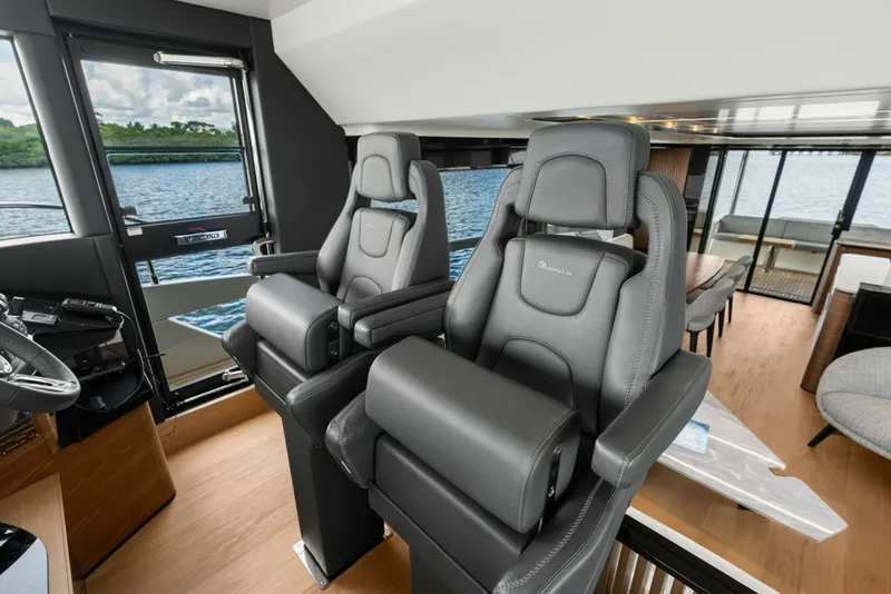 Slide: The Image of Absolute Navetta 64 2023 - 8232280