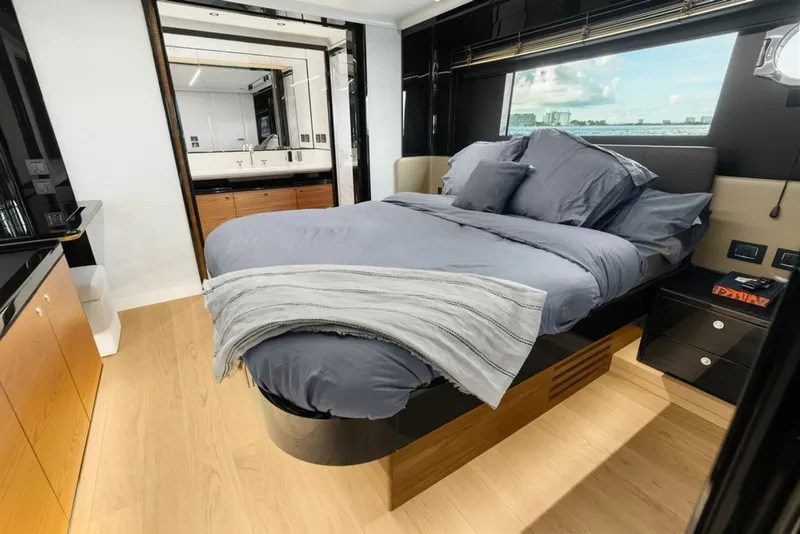 Slide: The Image of Absolute Navetta 64 2023 - 8232297