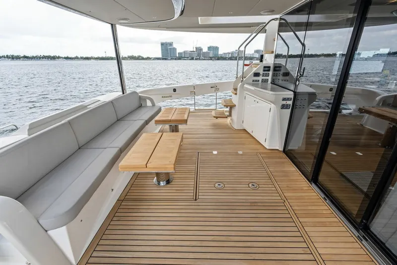 Slide: The Image of Absolute Navetta 64 2023 - 8232251