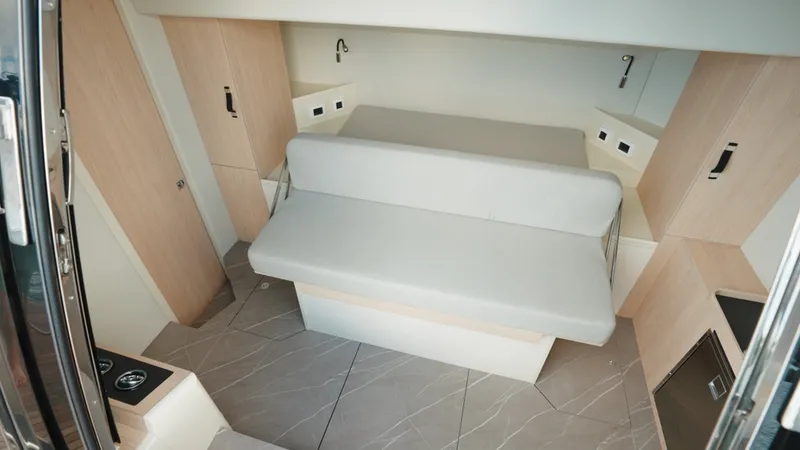 Slide: The Image of Absolute Navetta 64 2023 - 8232284
