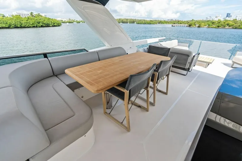 Slide: The Image of Absolute Navetta 64 2023 - 8232245